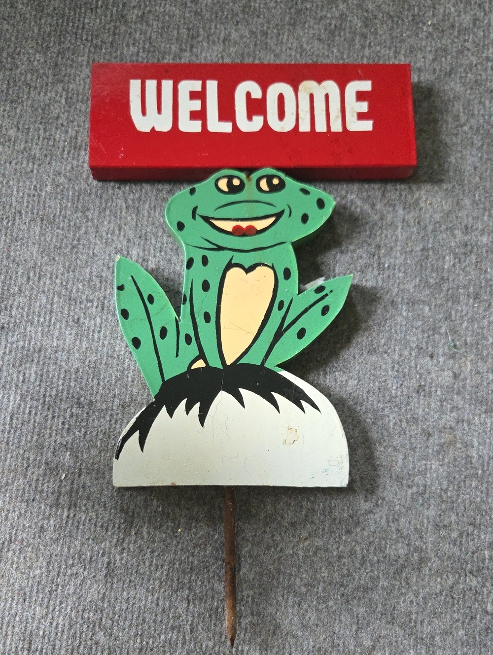 Welcome Frog Garden Stake - Green. Vintage